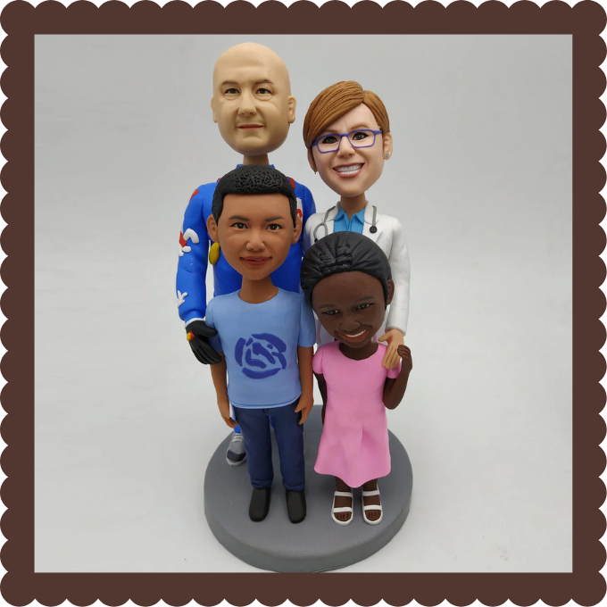 ๐จโ๐ฉโ๐งโ๐ฆ Fully Custom Head-To-Toe Family Bobbleheads ๐